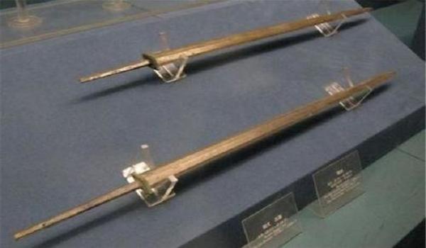 和平精英惊世辅助怎么开